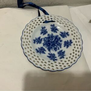Basic Porcelana by Home Essentials Blue White Floral Decorative Pierced Plate